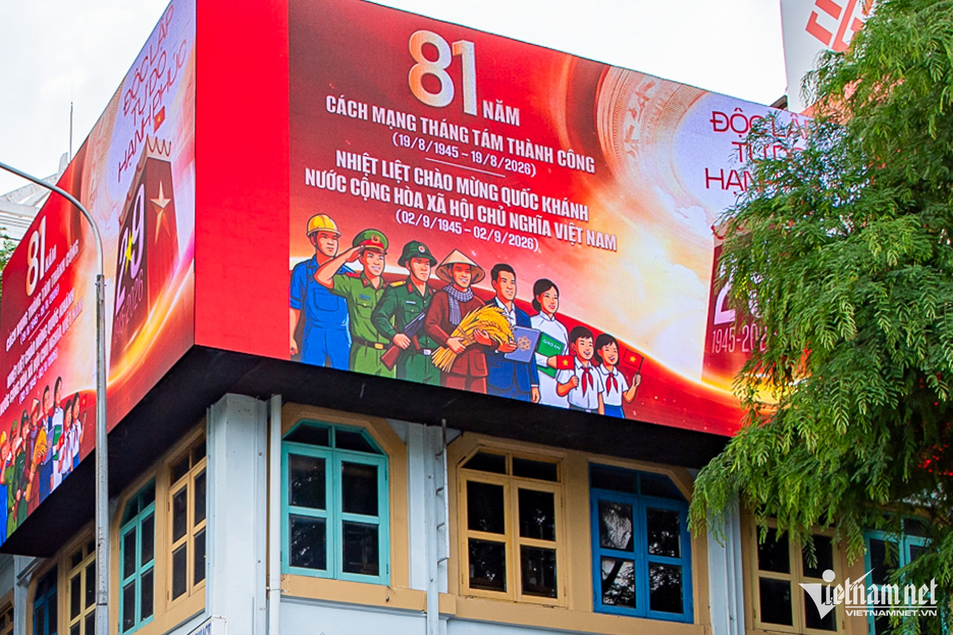 https://static-images.vnncdn.net/vps_images_publish/000001/000003/2026/8/30/w-tphcm-co-hoa-quoc-khanh-tuan-hung-18-1951.jpg