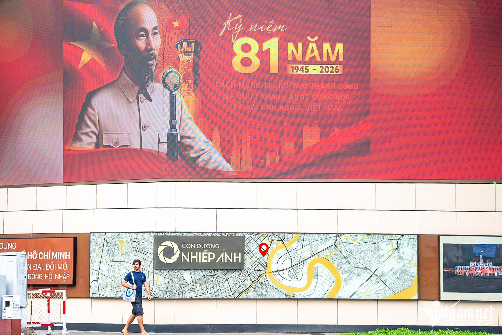 W-TPHCM cờ hoa quốc khánh   Tuấn Hùng 21.jpg