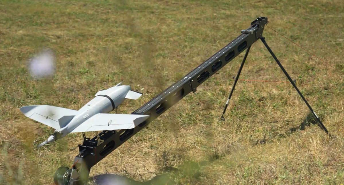 Drone đánh chặn APUS Ukraine 3.jpg