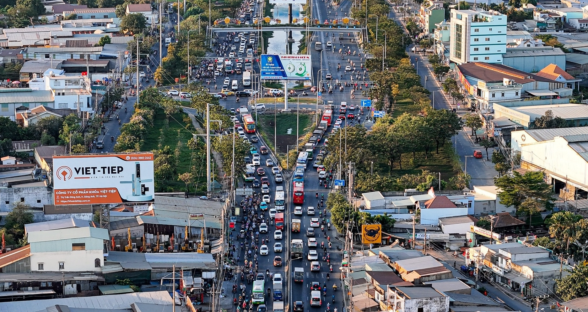 Hiện trạng 9,6km Quốc lộ 1 TPHCM trước cuộc &amp;apos;đại phẫu&amp;apos;, mở rộng lên 10-12 làn xe