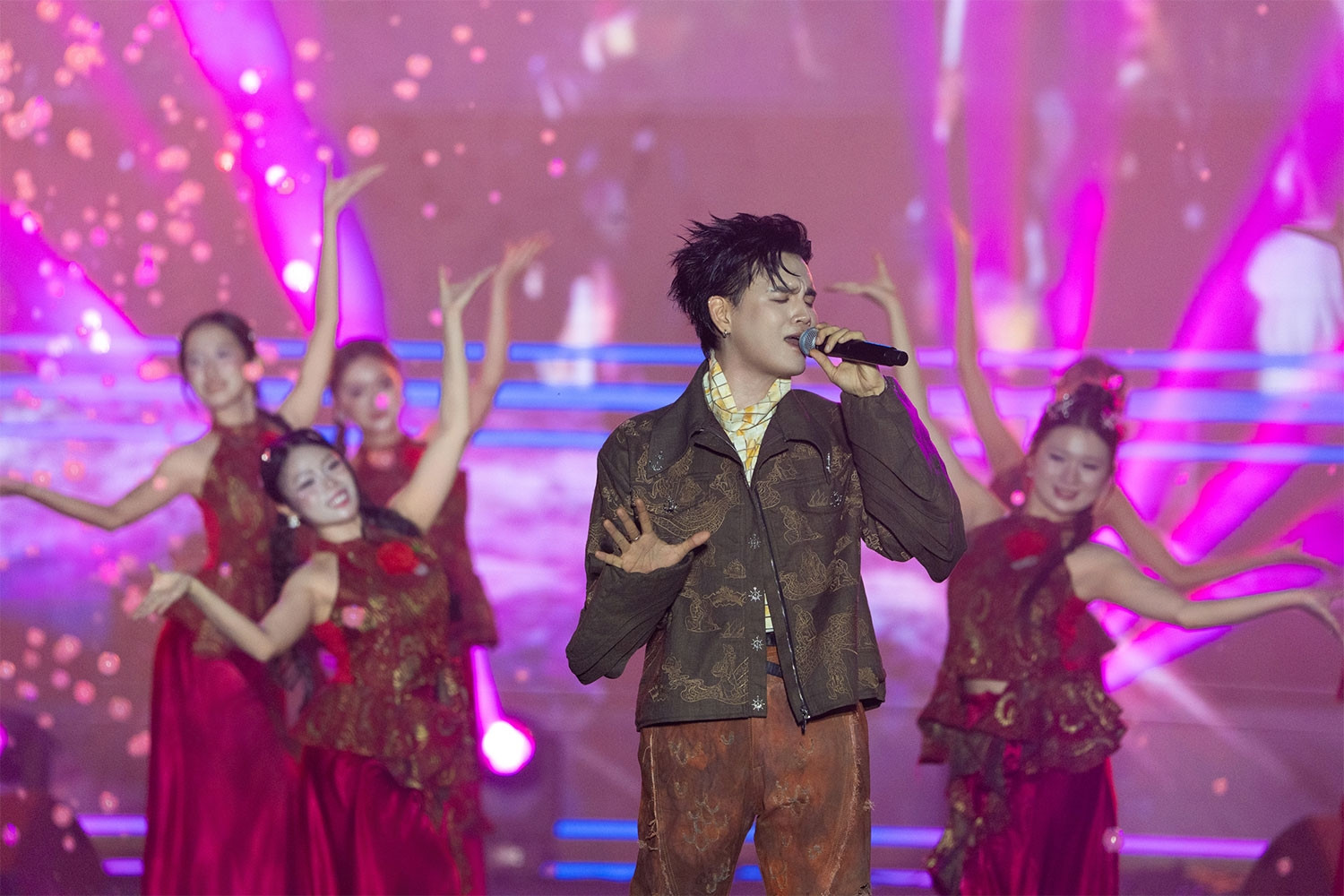 Nguyễn Trần Trung Quân, Trung Trần gây ấn tượng