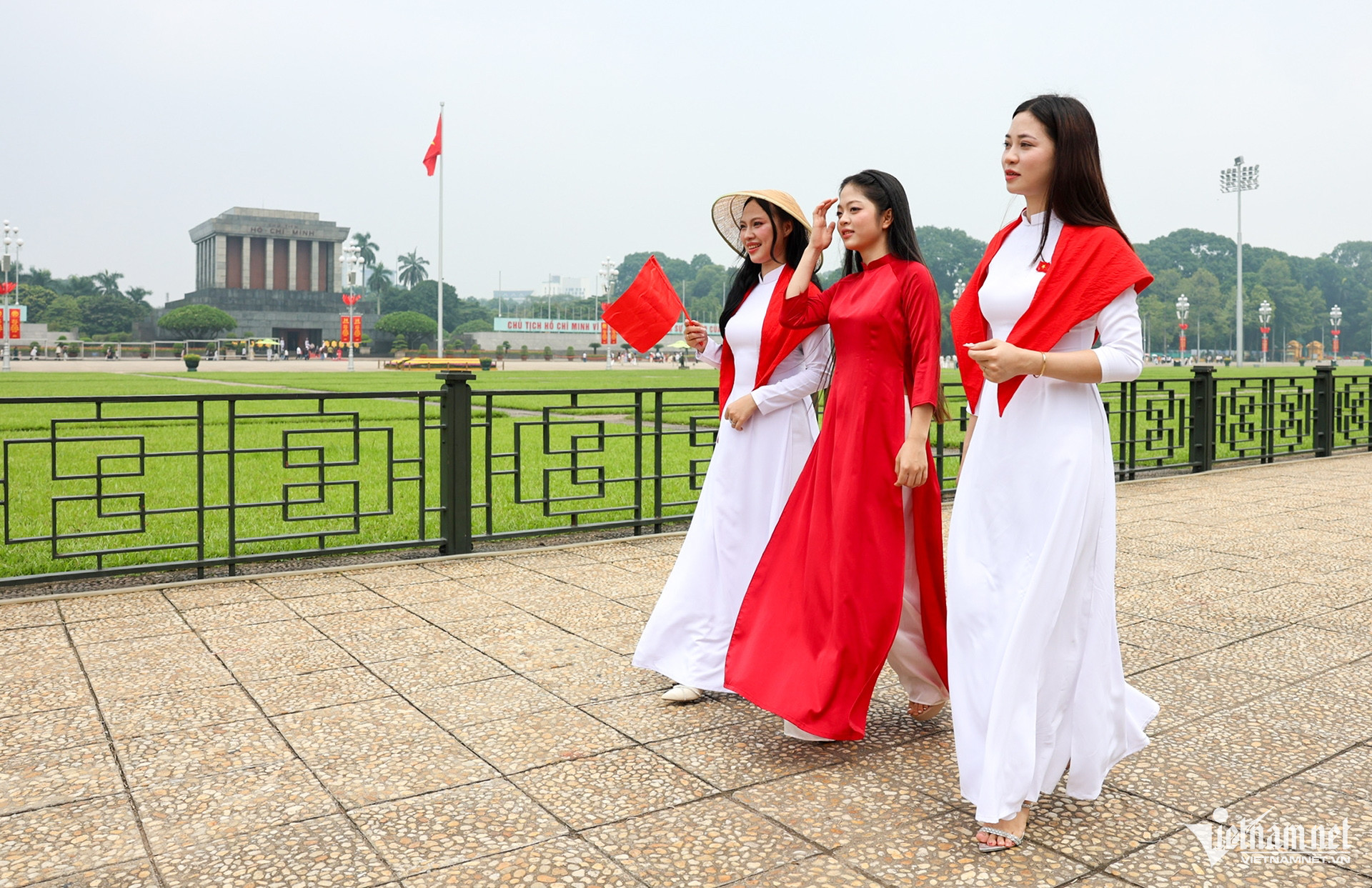 https://static-images.vnncdn.net/vps_images_publish/000001/000003/2026/8/31/w-2b-quang-truong-ba-dinh-1040.jpg