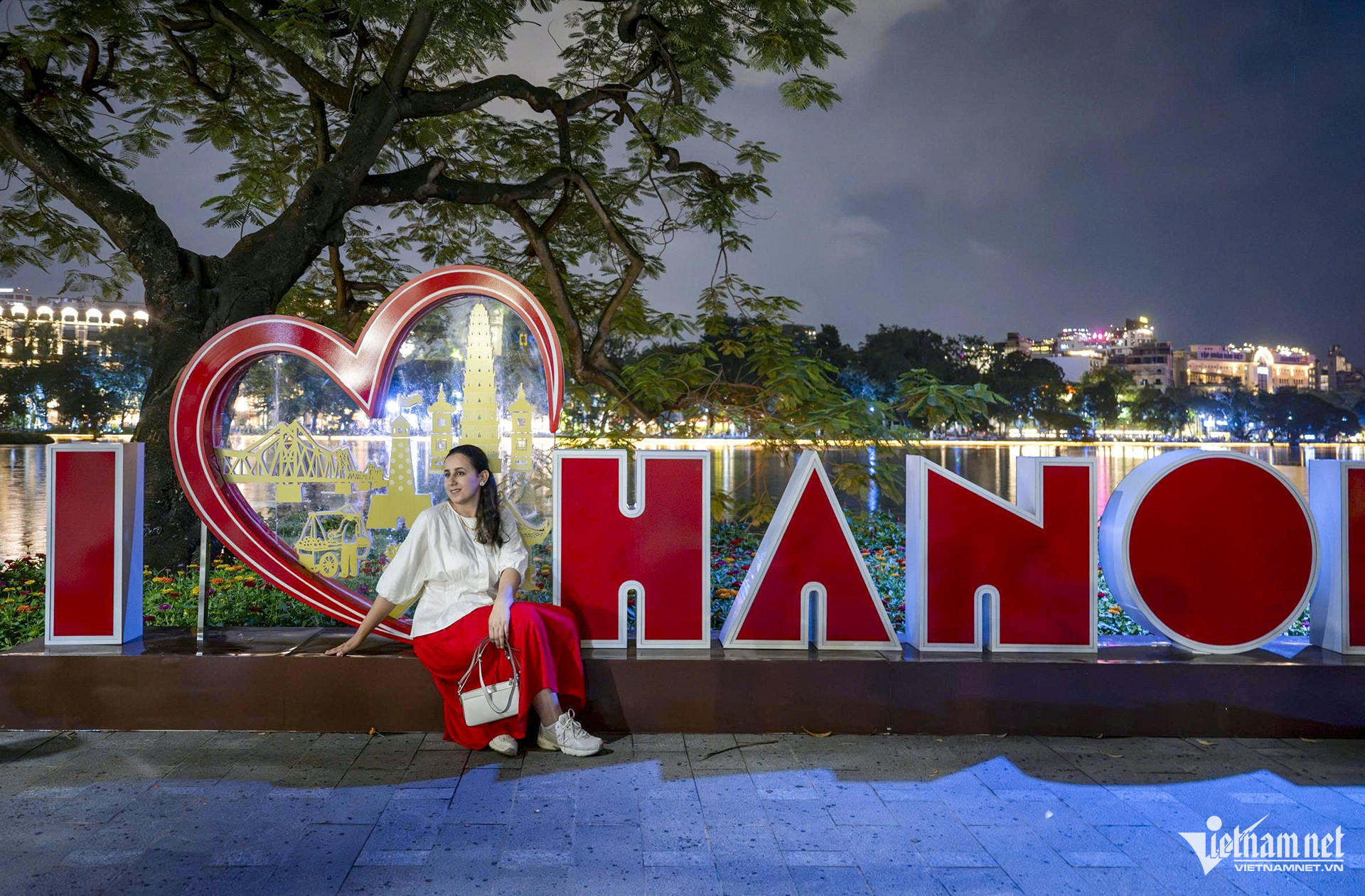 W-9 Hồ Gươm .jpg