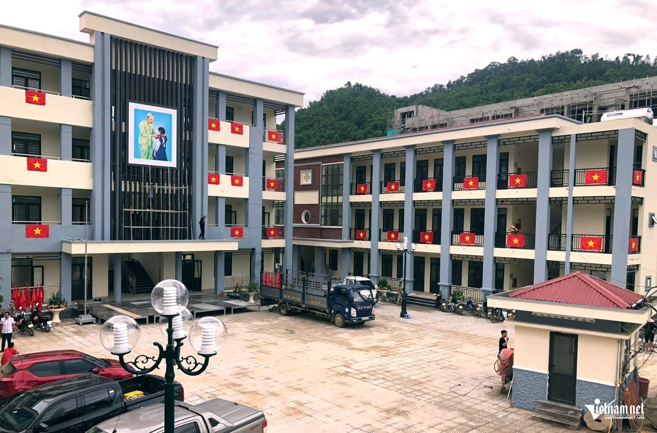 W-a1Thầy cô vùng biên Thanh Hóa.jpg