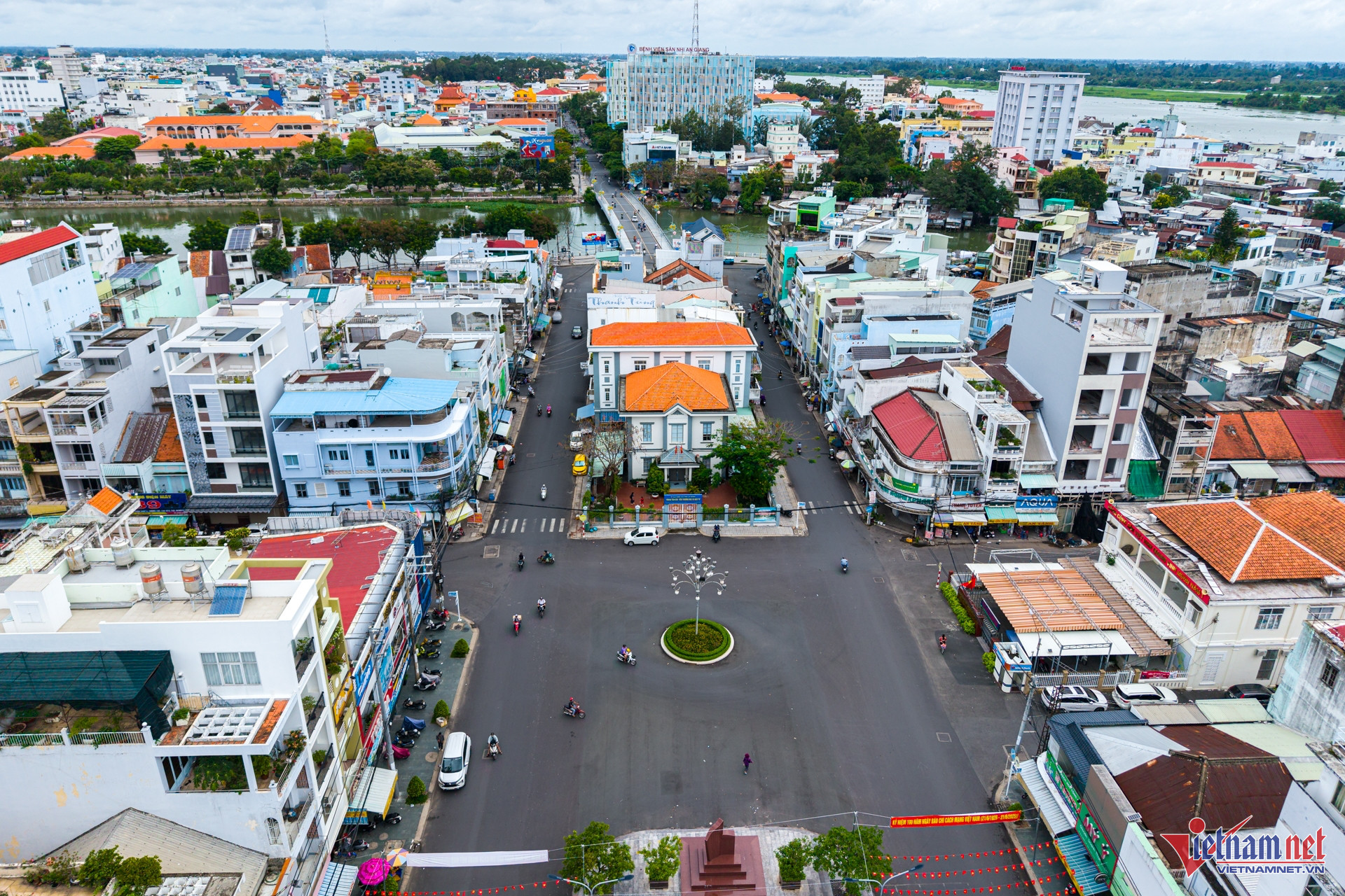 W-Long Xuyên An Giang Nguyễn Huế 12.jpg