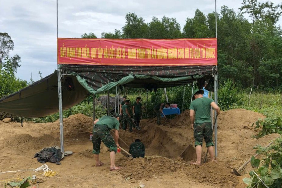 1. Khu vực đang được khai quật, tìm kiếm.jpg