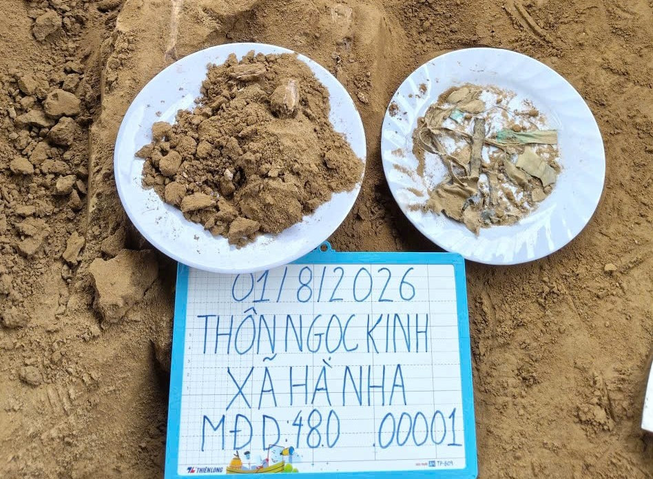 4. Các mẫu xương và di vật được tìm thấy.jpg
