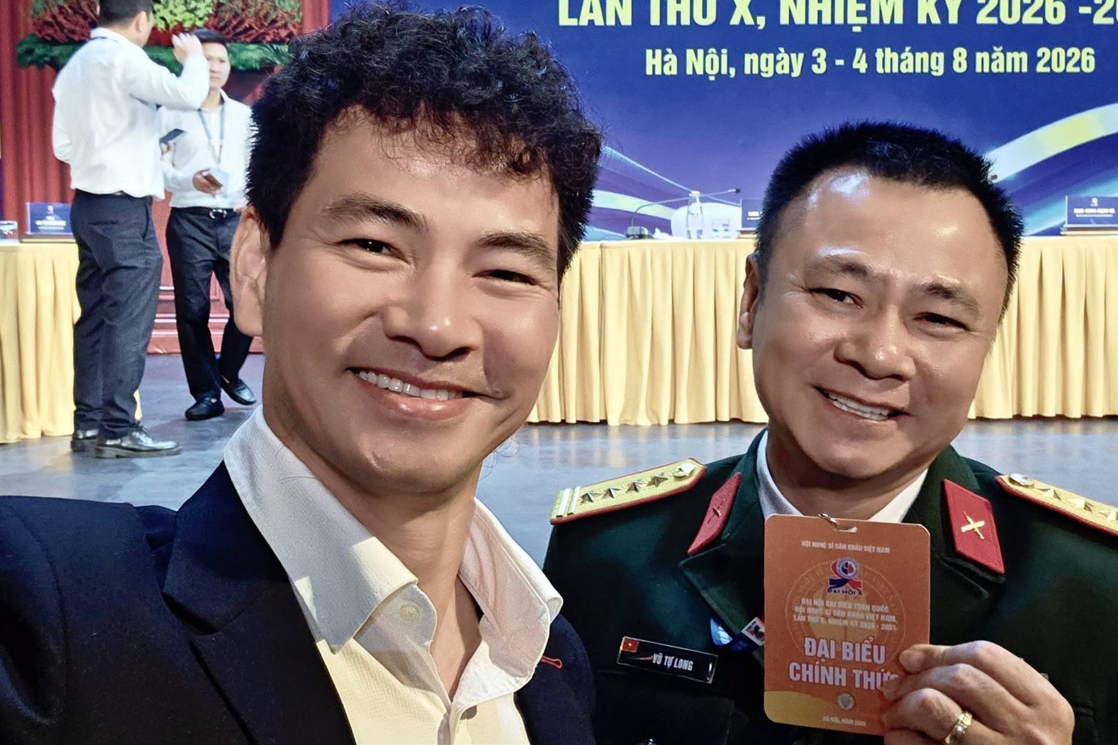 Cục trưởng Xuân Bắc vui gặp Đại tá Tự Long, diva Mỹ Linh hì hục tập gym