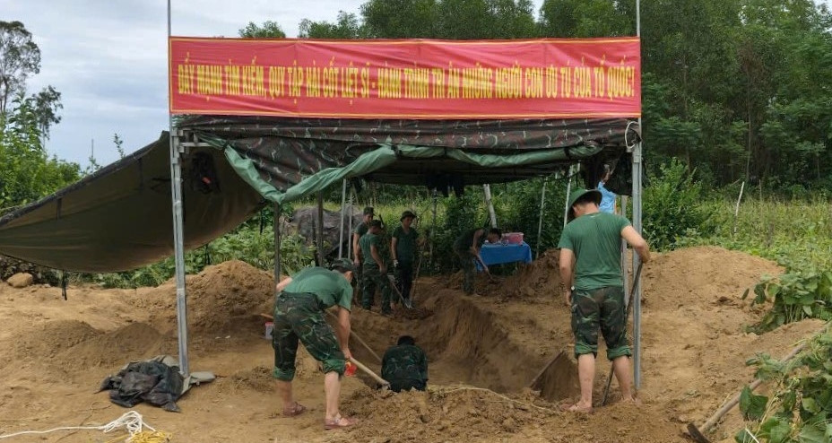 Dân báo vị trí mộ tập thể dài 15m, đội khai quật tìm thấy 3 hài cốt liệt sĩ