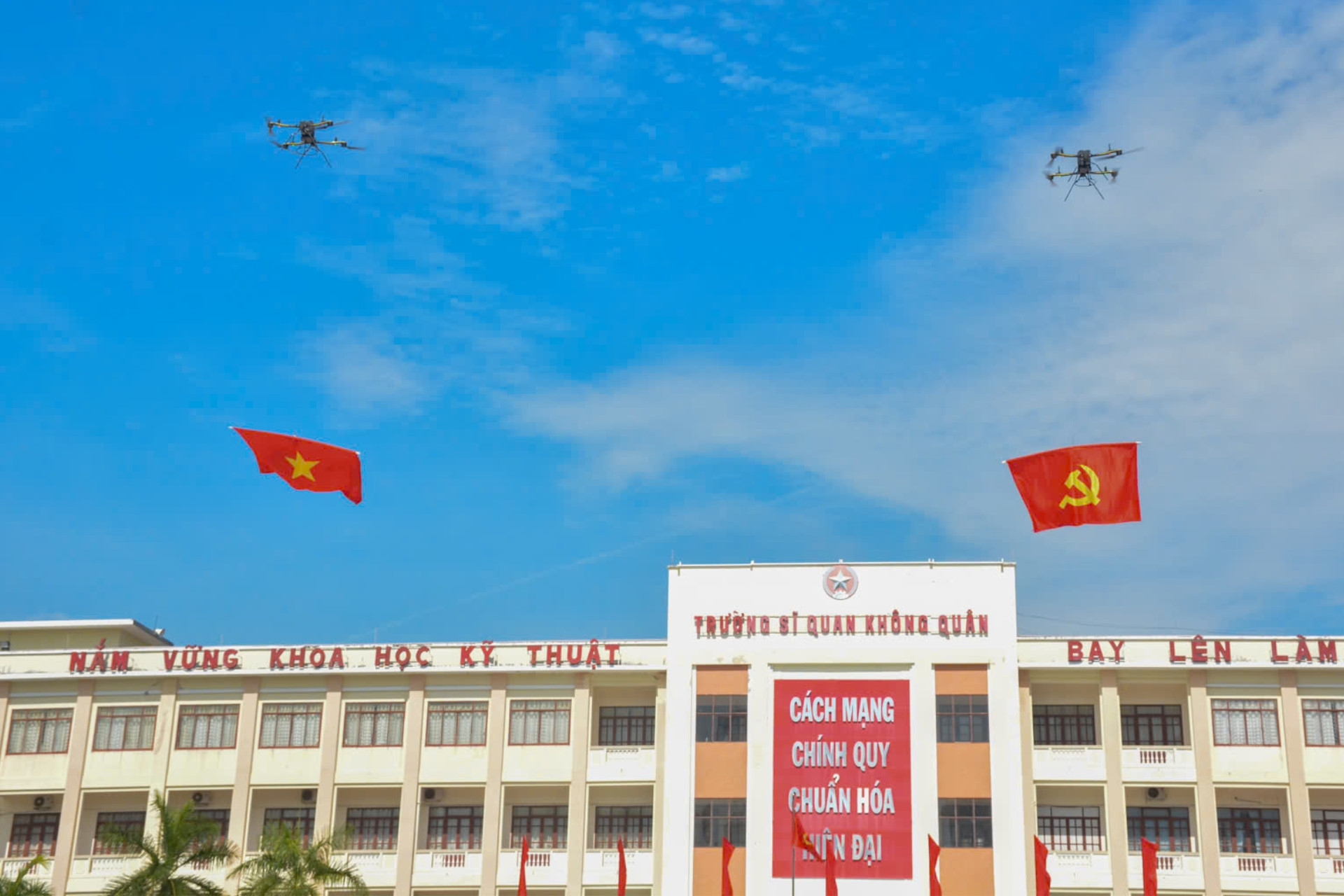 khong nguoi lai 2.jpg