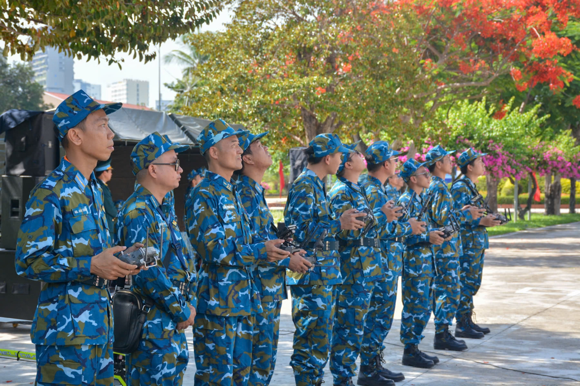 khong nguoi lai 4.jpg