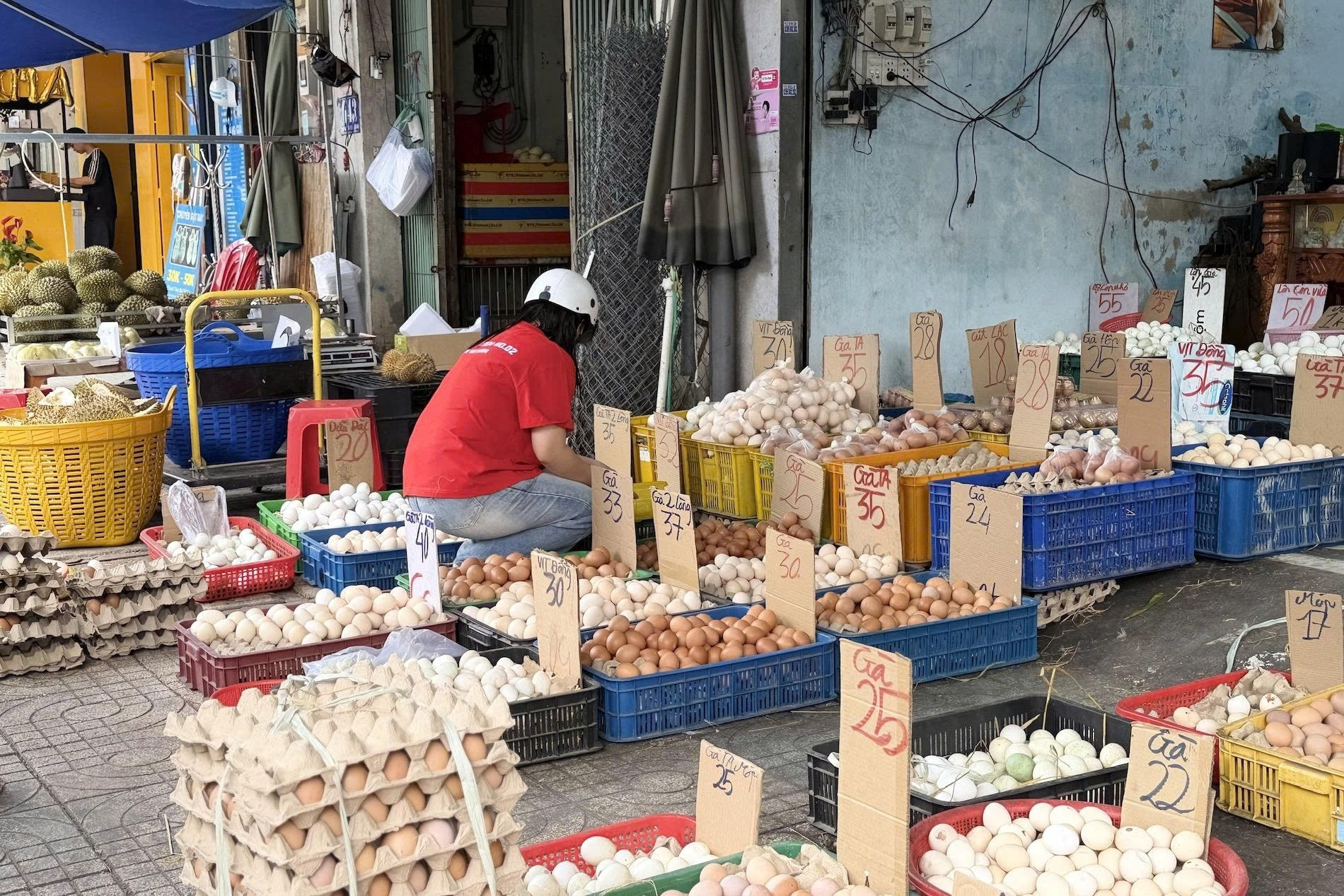 Nhờ bánh Trung thu, giá trứng gà thoát đáy