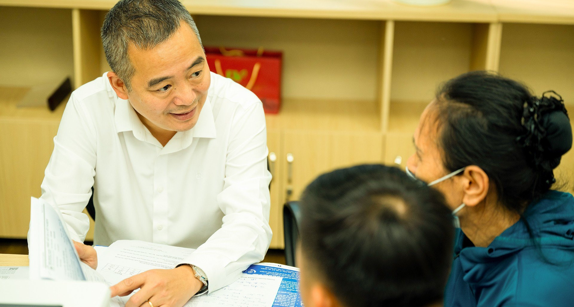 PGS Nguyễn Lân Hiếu cảnh báo khi hàng xóm nói: "Truyền dịch cho đỡ khô người"