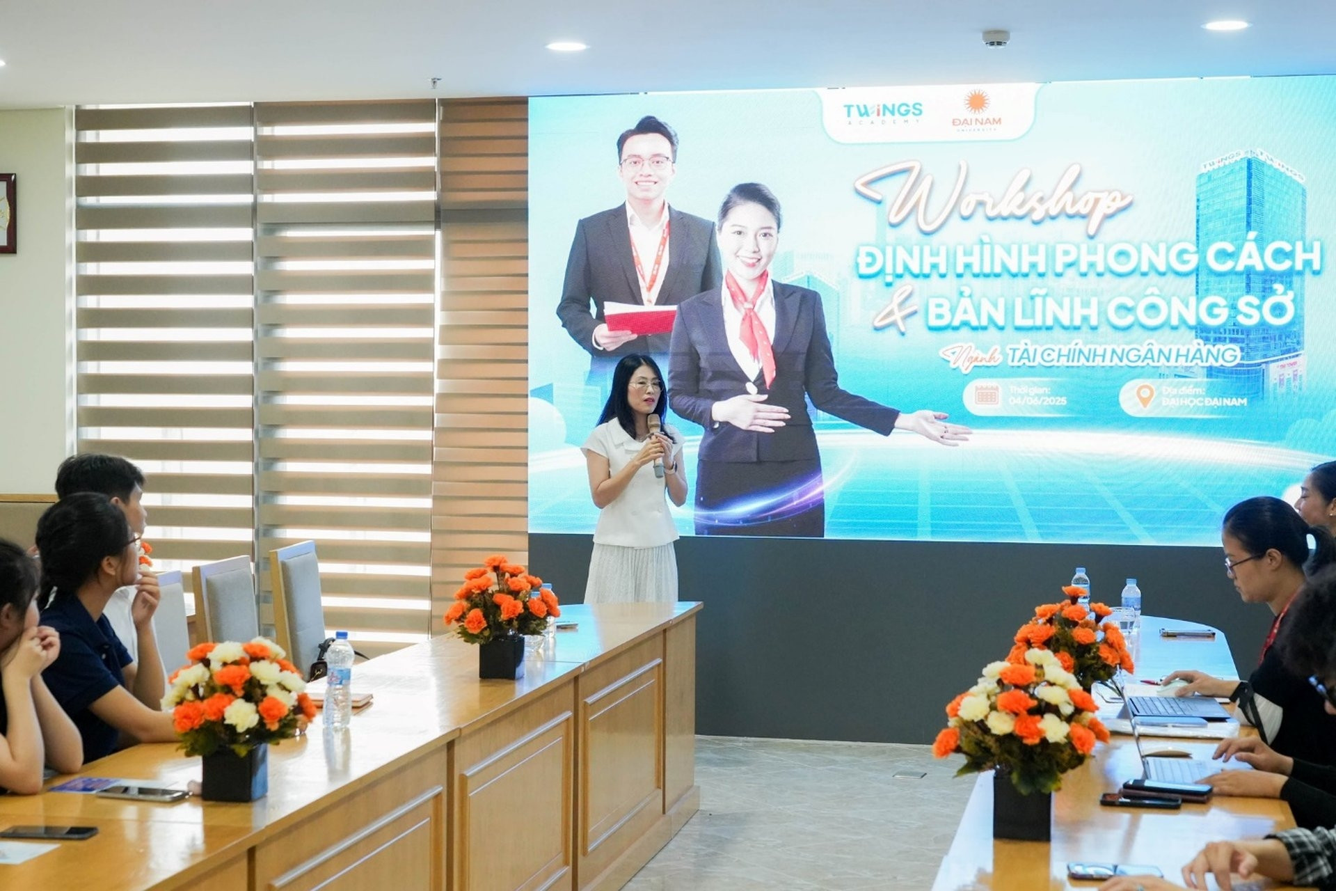 ROX Group triển khai nhiều hoạt động hỗ trợ người trẻ