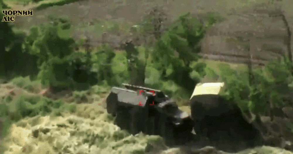 Video UAV cảm tử Ukraine tập kích radar phòng không P-18 của Nga