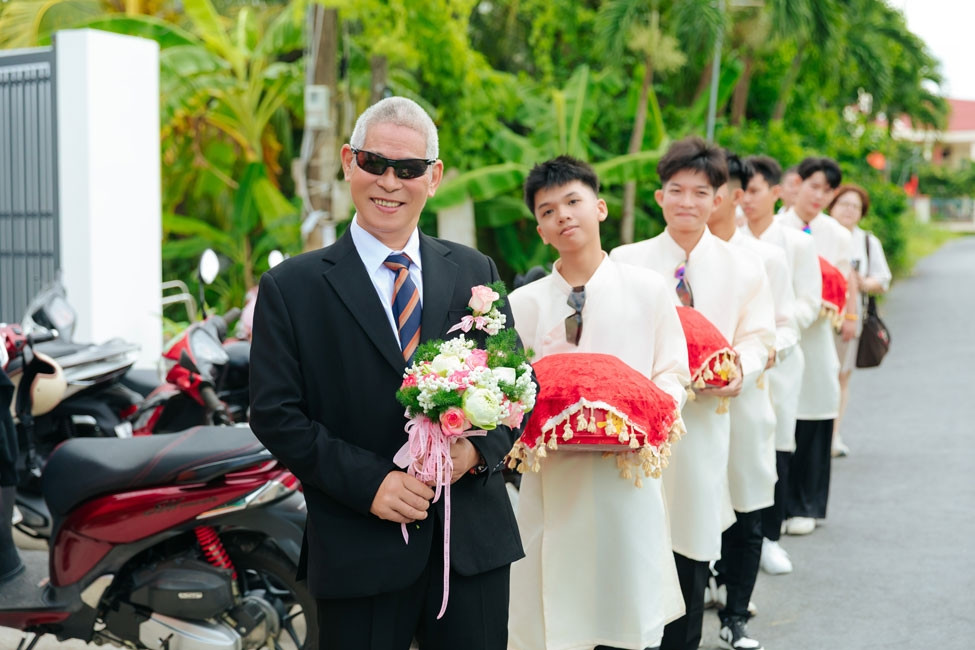 3 'đám cưới U70' gây sốt, chú rể hân hoan đi rước vợ về nhà