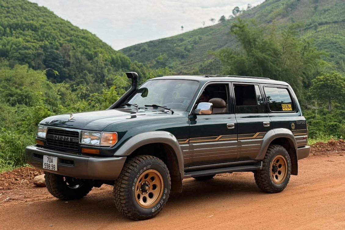 Dân chơi 9X 'hồi sinh' Land Cruiser LC80 1995, săn 200 phụ tùng khắp thế giới