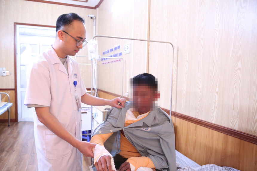 Hai vợ chồng phải đi cấp cứu sau khi cùng chuẩn bị bữa tối