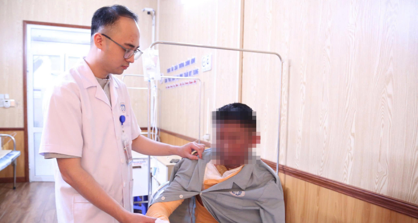 Hai vợ chồng phải đi cấp cứu sau khi cùng chuẩn bị bữa tối