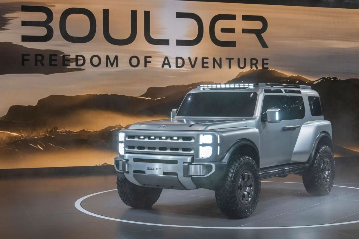 Hyundai Boulder Concept on stage.jpg