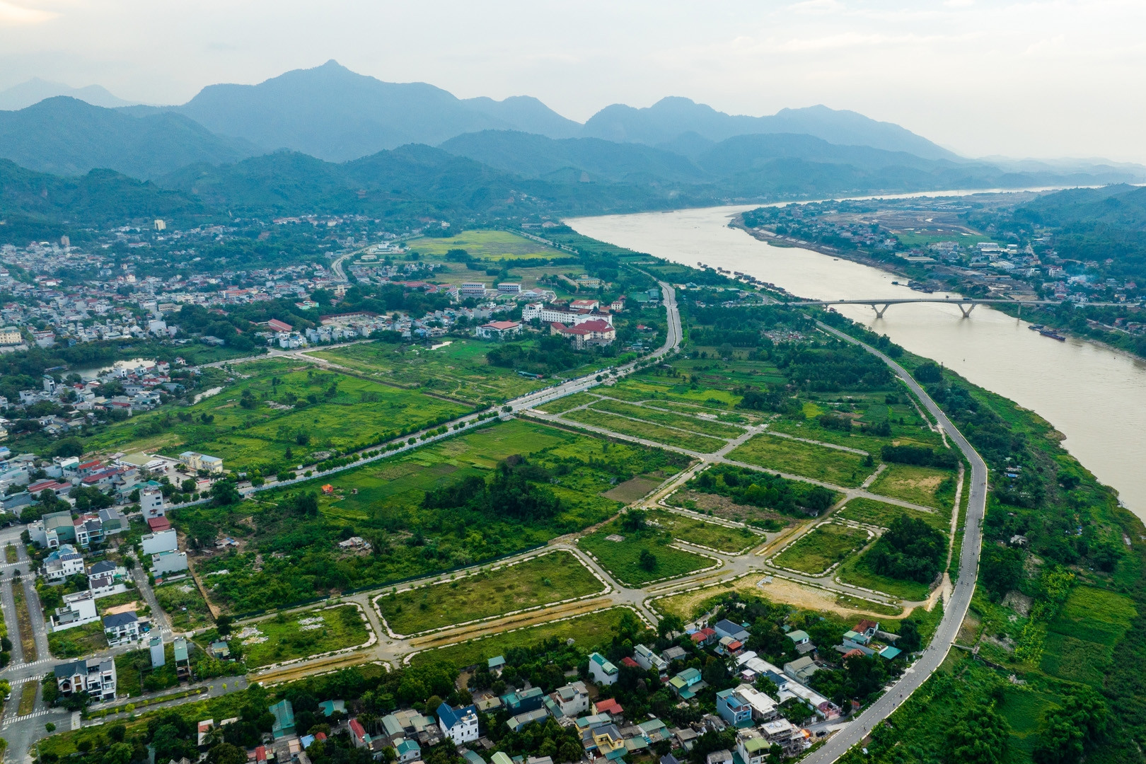 Mua bán đất 13 tỷ nhưng hợp đồng ghi 1,5 tỷ, bên bán đòi hủy