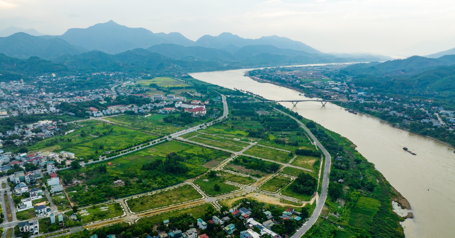 Mua bán đất 13 tỷ nhưng hợp đồng ghi 1,5 tỷ, bên bán đòi hủy