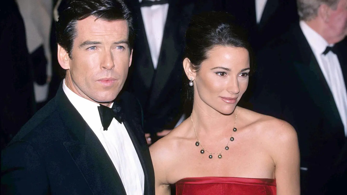 pierce bosnan and keely shaye smith in 1995 scaled.jpg.webp