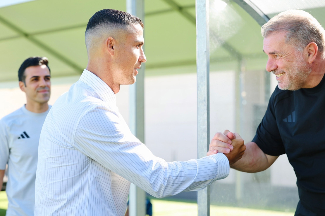 Ronaldo kết thúc kỳ nghỉ, chào ra mắt tân HLV trưởng Al-Nassr
