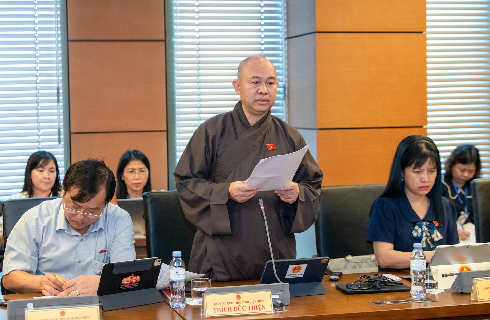 Thuong toa Thich Duc Thien DBQH tinh phat bieu tai phien thao luan_2026 08 05 31.jpg