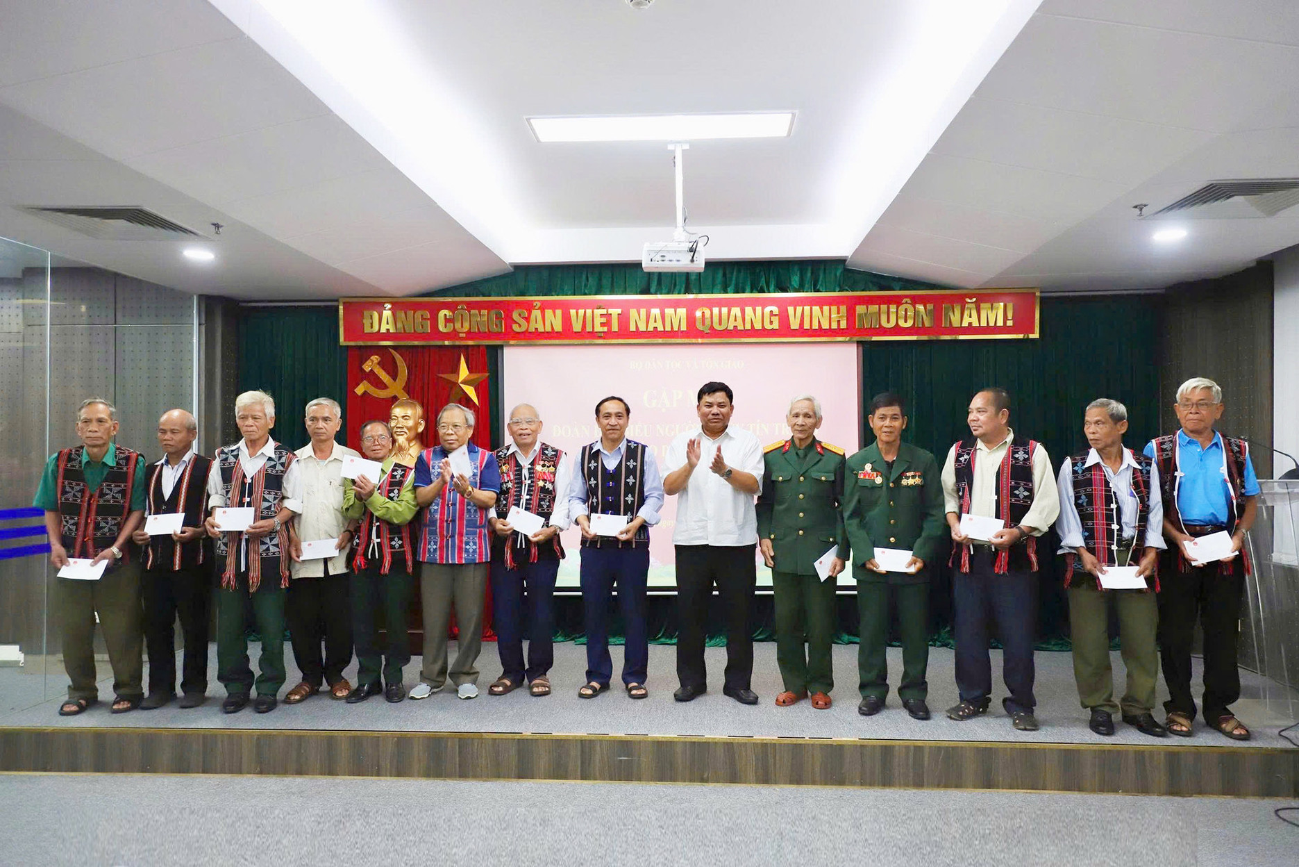 Y Thông 3.jpg