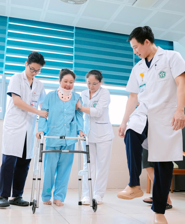 https://static-images.vnncdn.net/vps_images_publish/000001/000003/2026/8/6/benh-nhan-lao-2-1080.png