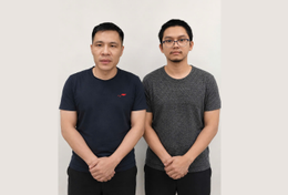 Bị can Trường (bên trái) và bị can Bình (bên phải) tại cơ quan Công an.png