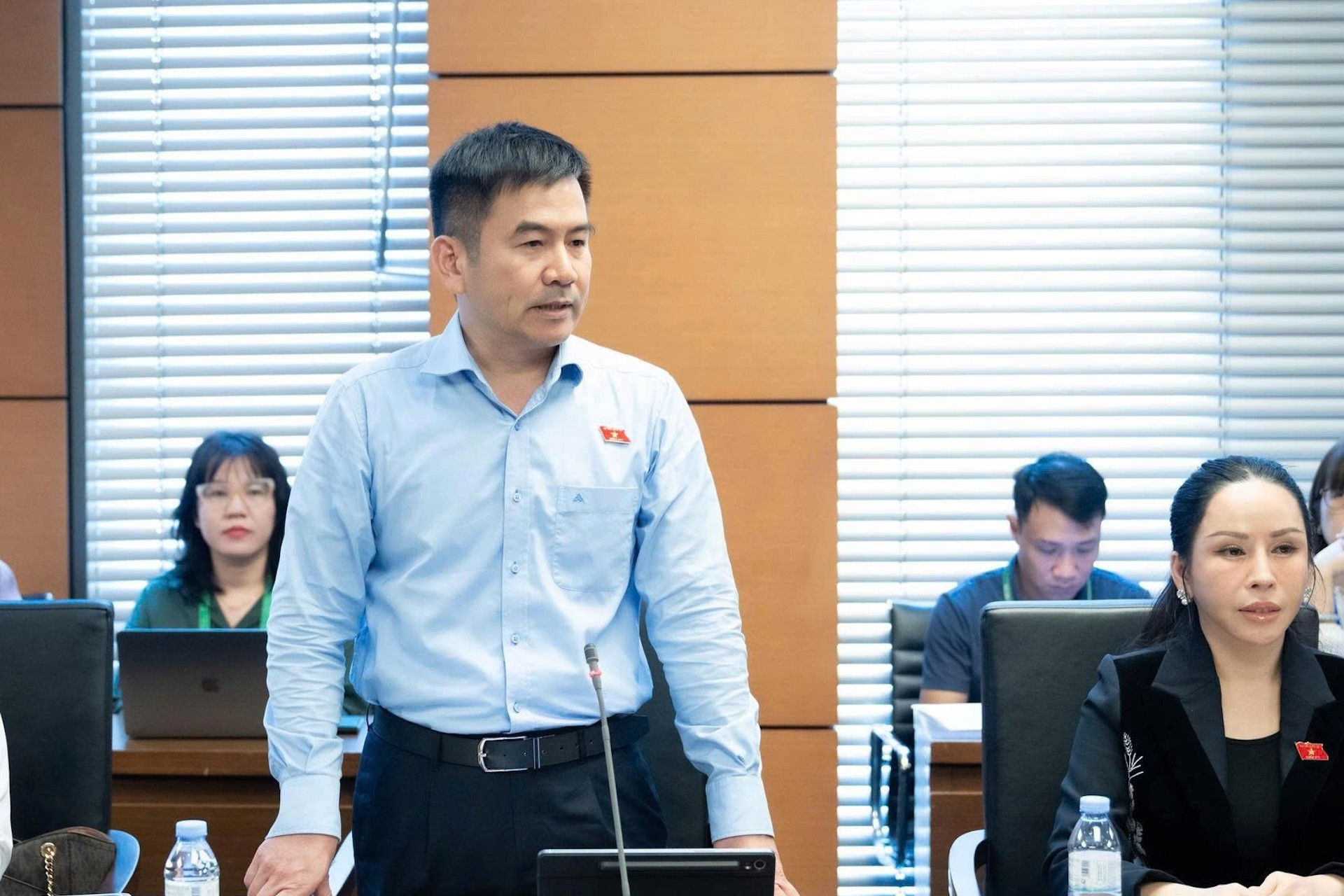 Đại biểu dẫn vụ livestream tặng quà tiền tỷ để góp ý sửa Luật Phòng, chống rửa tiền