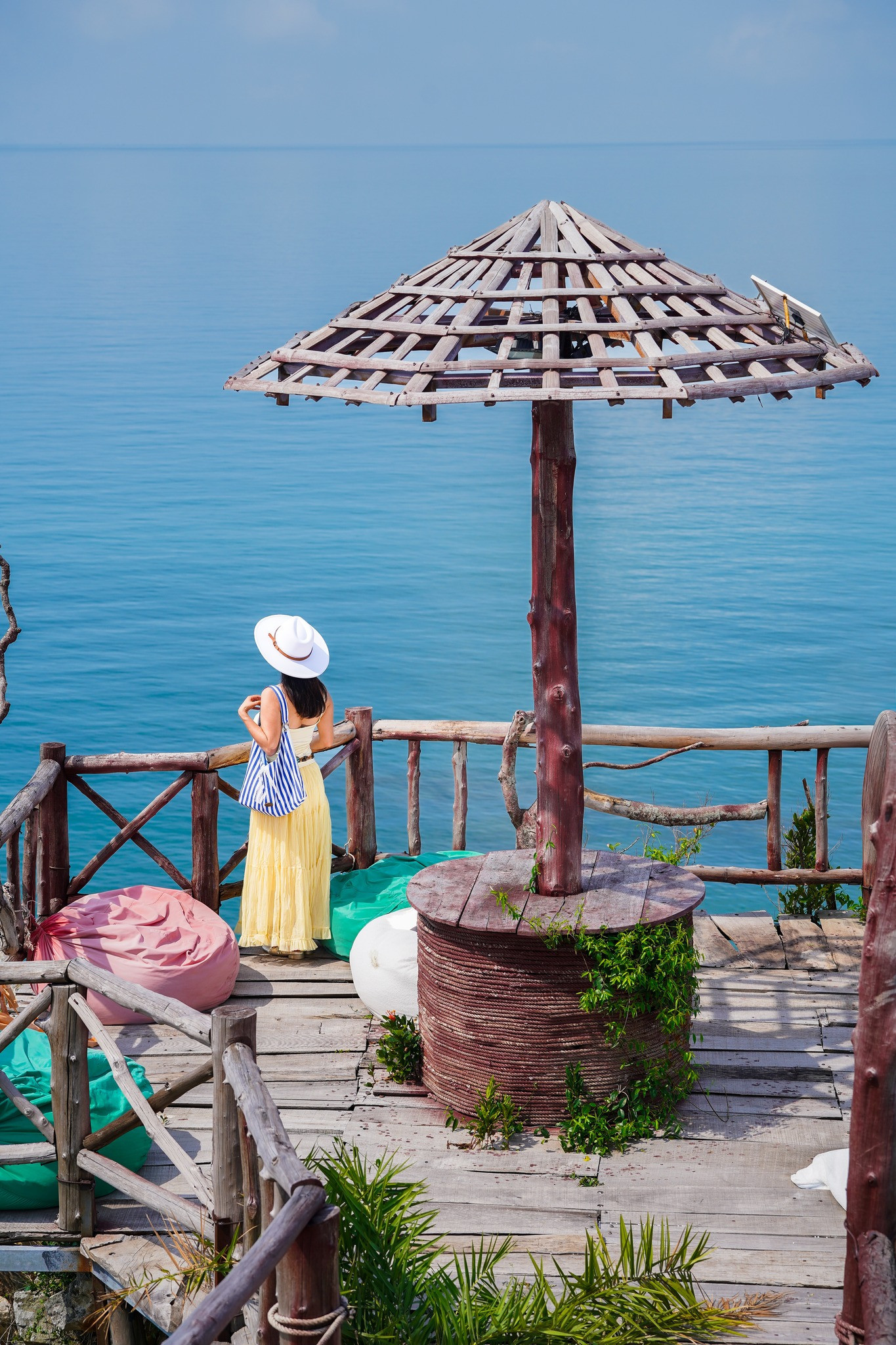 https://static-images.vnncdn.net/vps_images_publish/000001/000003/2026/8/6/dao-ngoc-vung-quang-ninh5-3647-2096.jpg