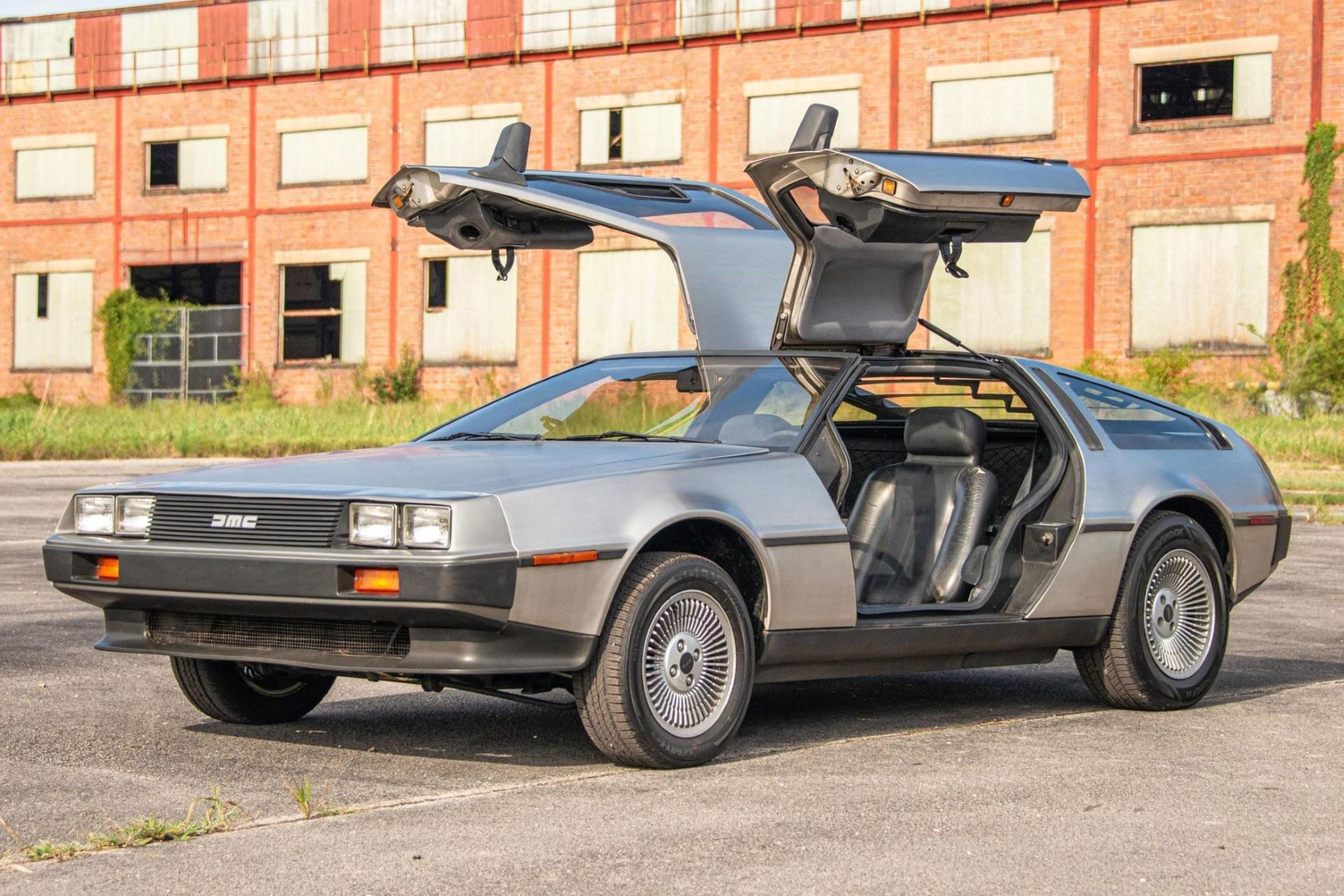 DeLorean DMC 12.jpg
