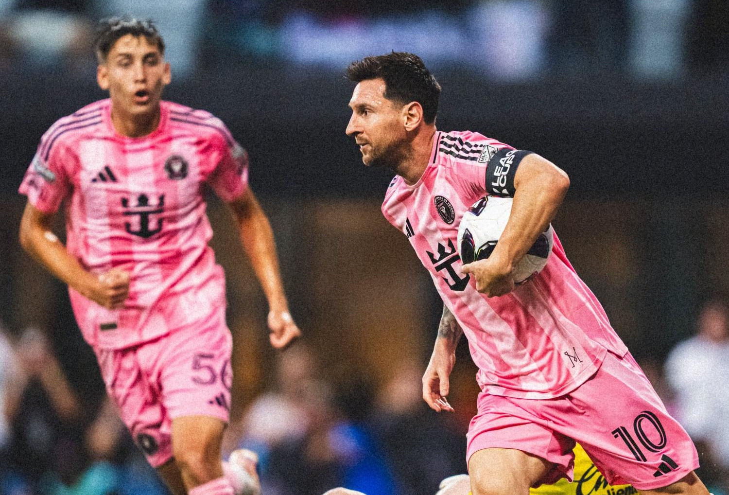 Messi tỏa sáng rực rỡ, Inter Miami thắng kịch tính