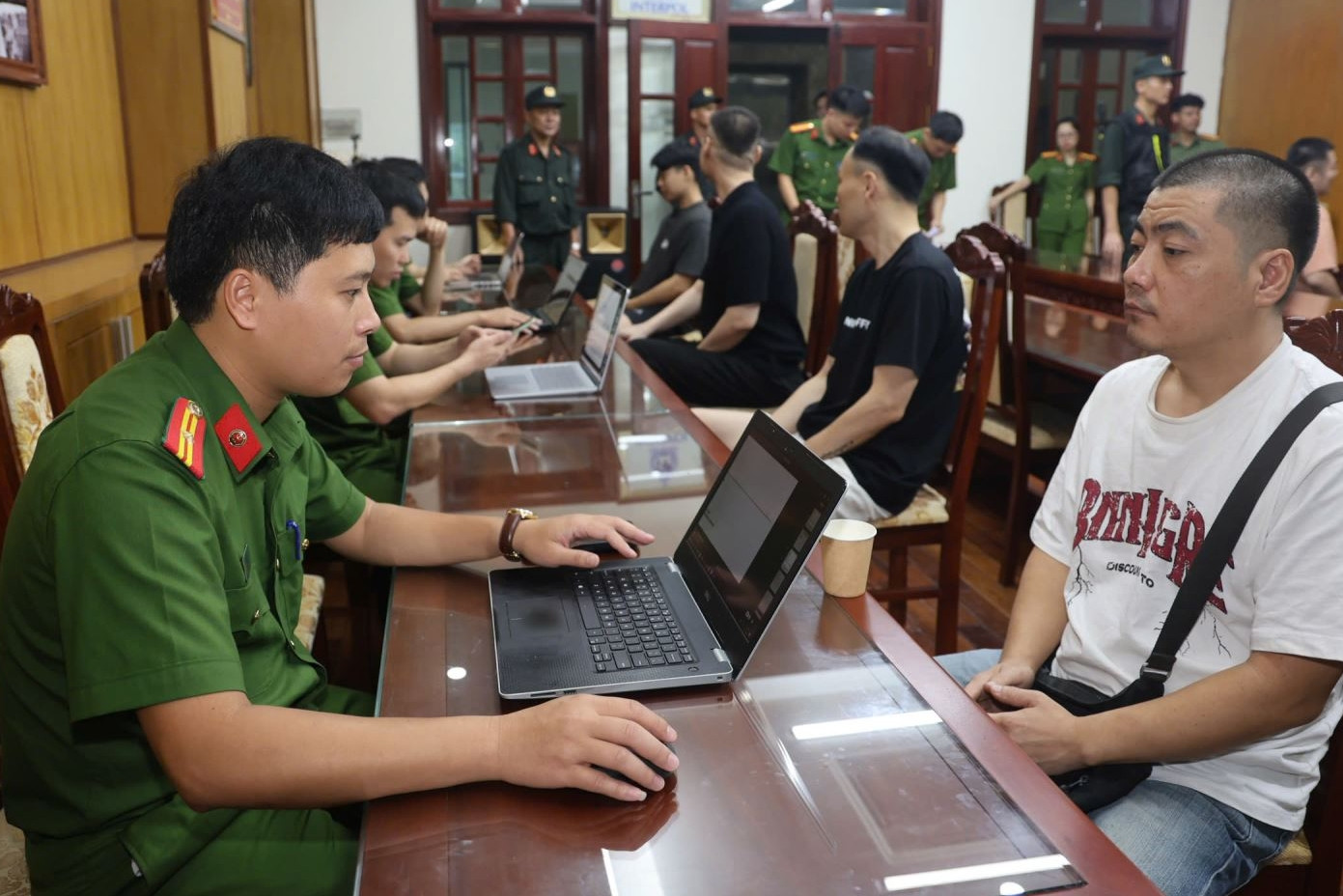 Nhóm truy nã đỏ Interpol lừa 327 tỷ đồng sa lưới khi ẩn náu ở Bắc Ninh