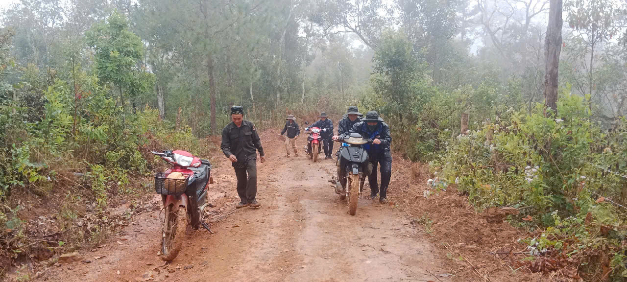Rừng đất Lao.jpg