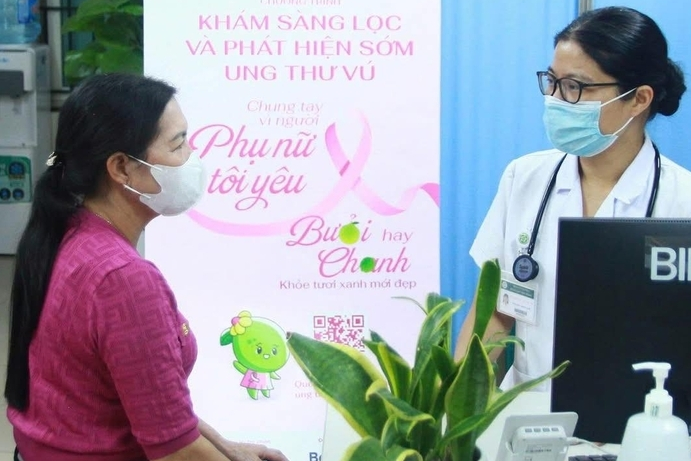 Số ca ung thư vú tăng liên tục, chưa đến 20% phụ nữ tự khám hằng tháng