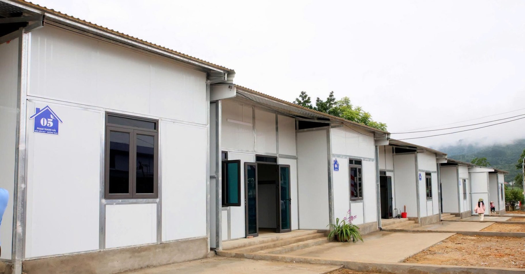 Thi công &amp;apos;thần tốc&amp;apos;, bàn giao 24 nhà mới cho người dân vùng lũ quét Mường Than
