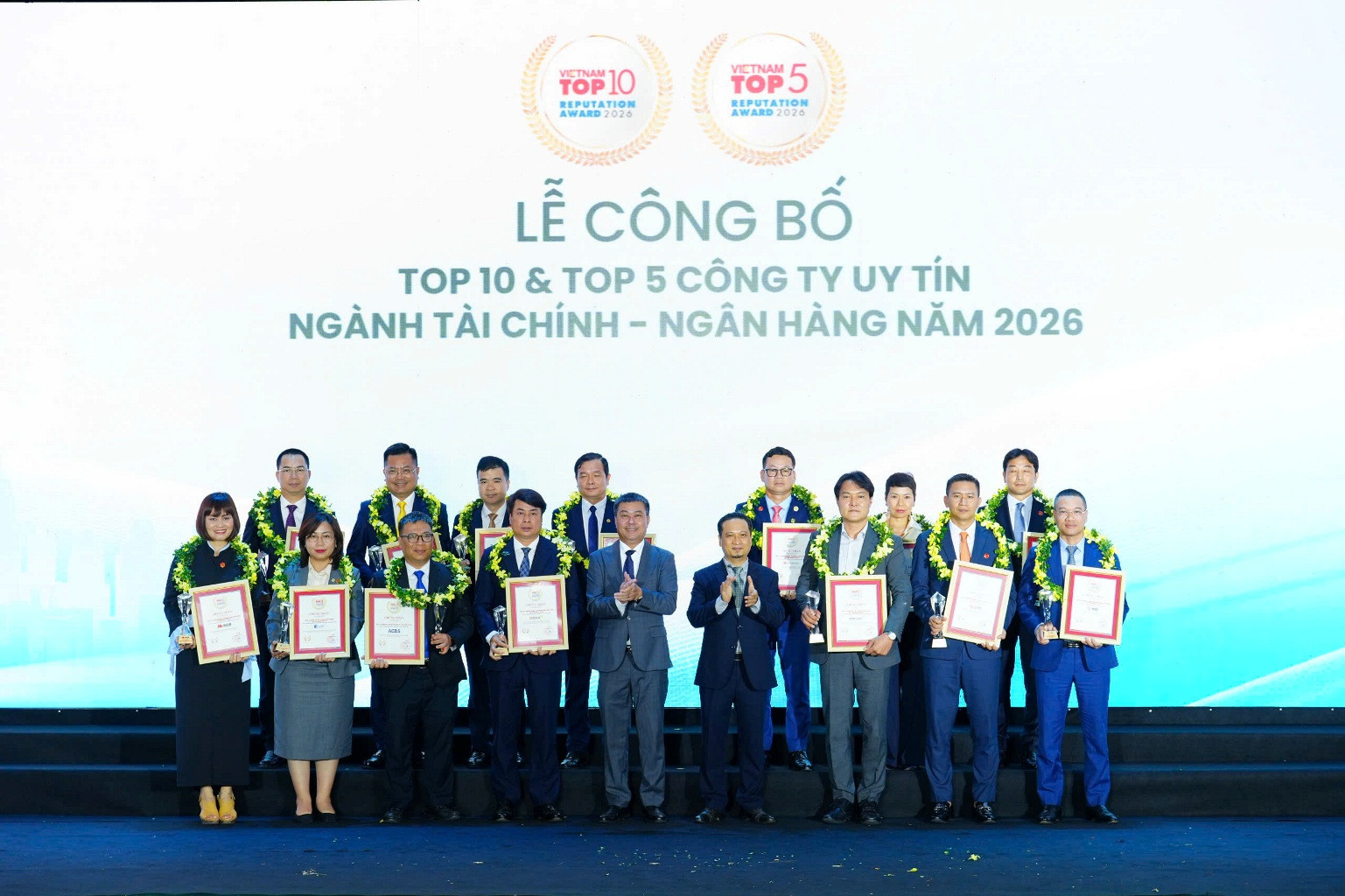 top 10 va 5 ngan hang.jpg