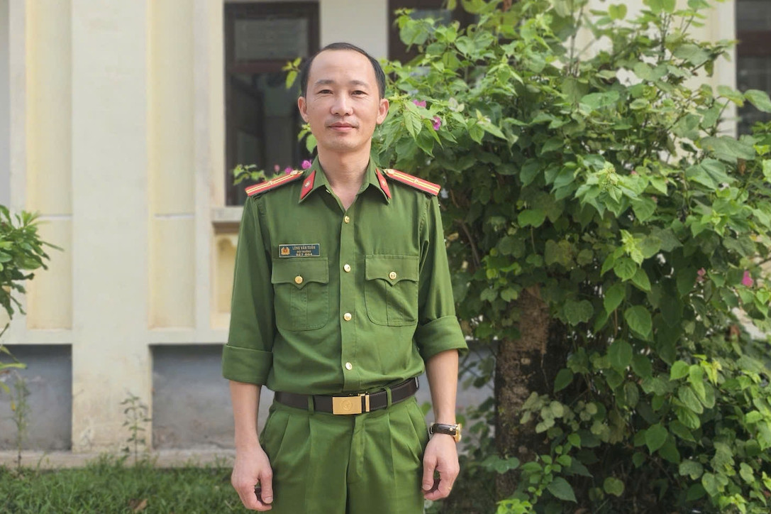 Trưởng công an xã nói tiếng Mông, đánh nhau với 'ma rừng' bằng 'vũ khí' đặc biệt