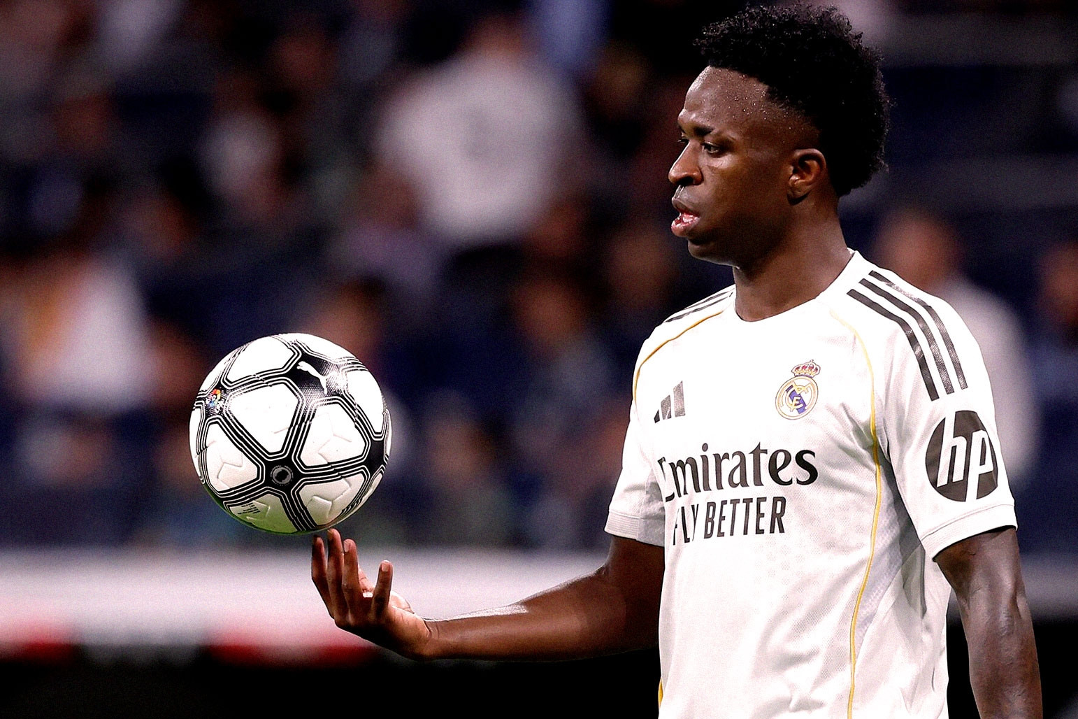 Vinicius và tương lai với Real Madrid: Chớ dại chạy theo tiền bạc