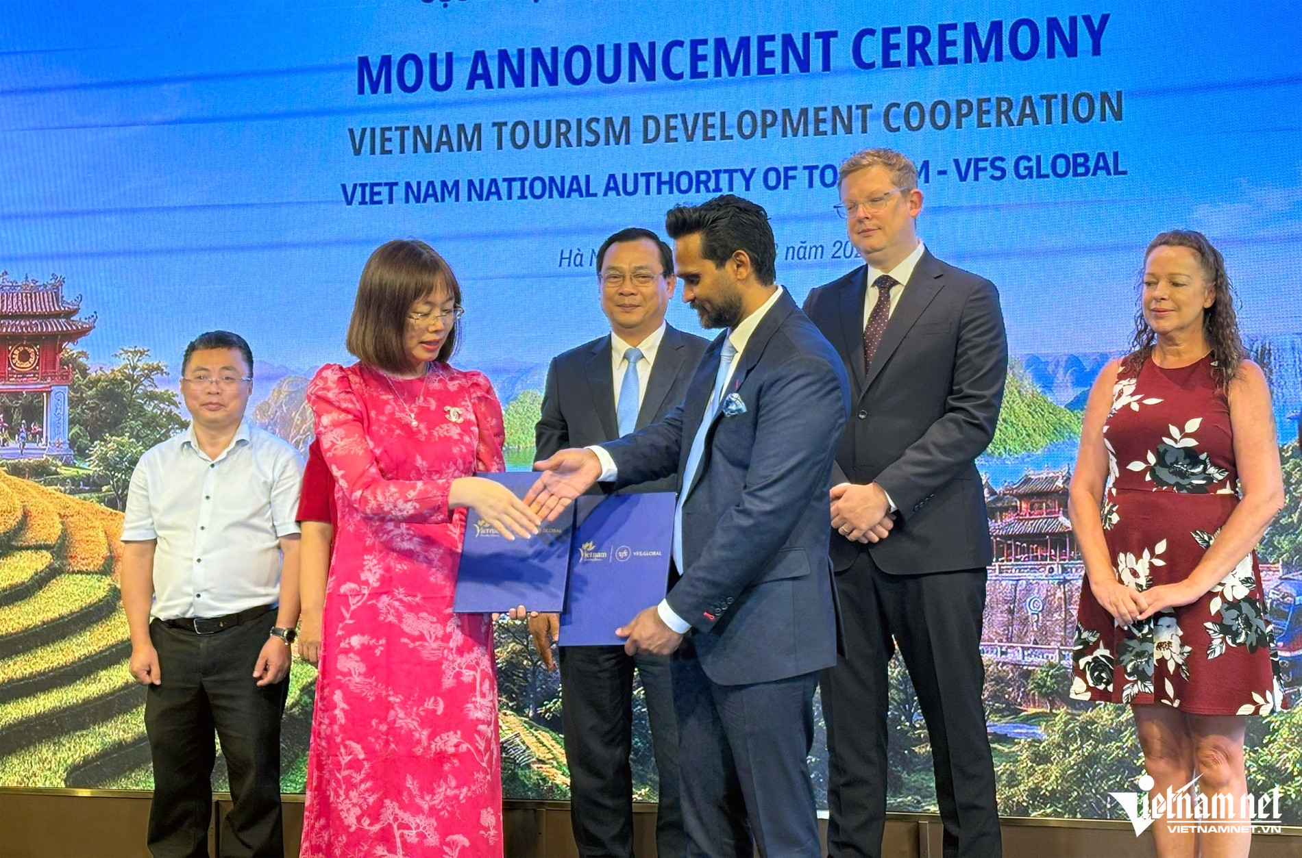 W-du lich vietnam.jpg