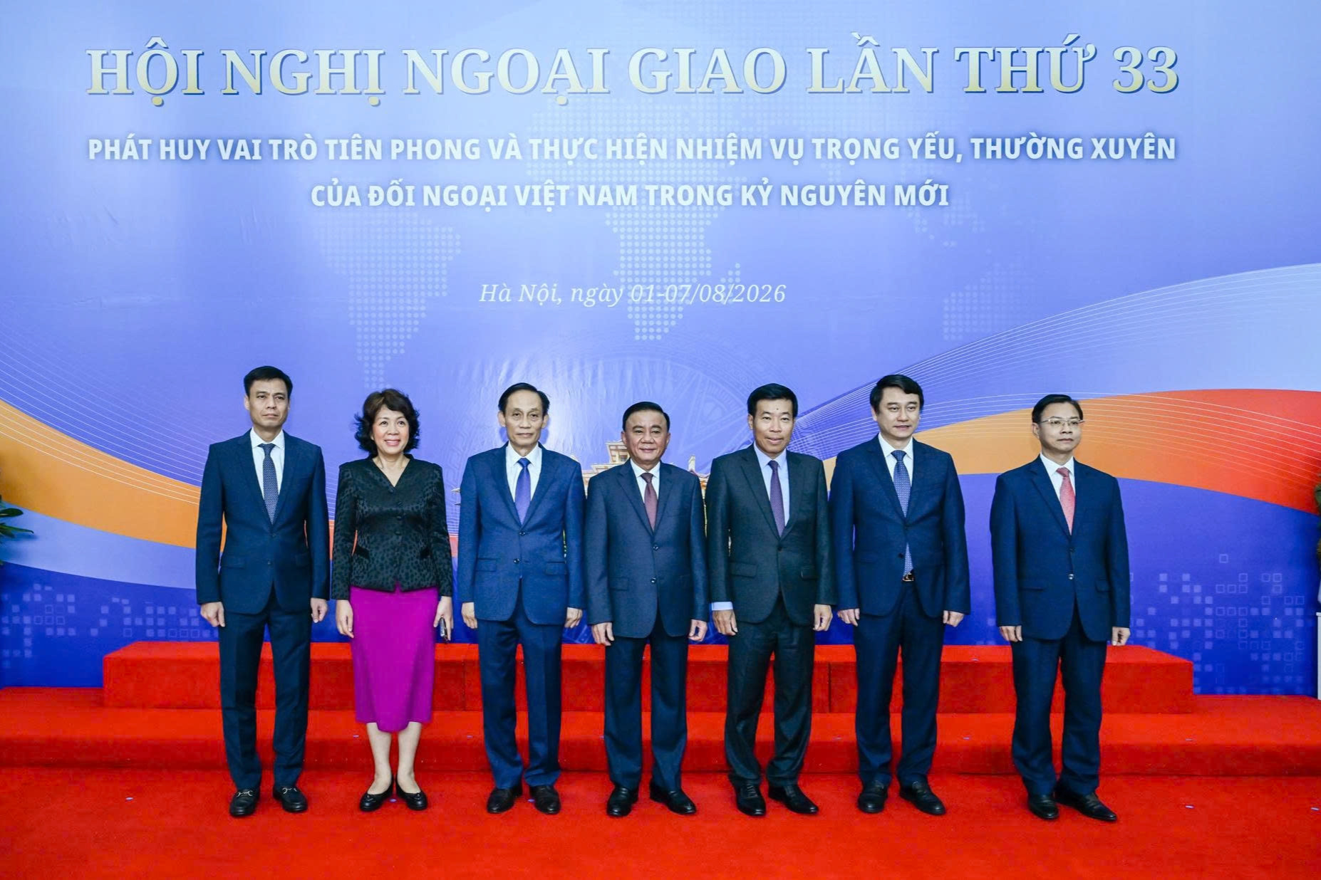https://static-images.vnncdn.net/vps_images_publish/000001/000003/2026/8/7/bo-truong-le-hoai-trung-noi-ve-trach-nhiem-vinh-du-lich-su-cua-nganh-ngoai-giao-2975.jpg