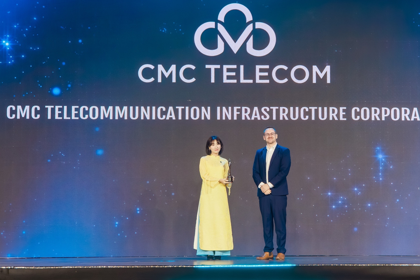 CMC Telecom lập ‘cú đúp’ giải thưởng tại HR Asia Awards 2026