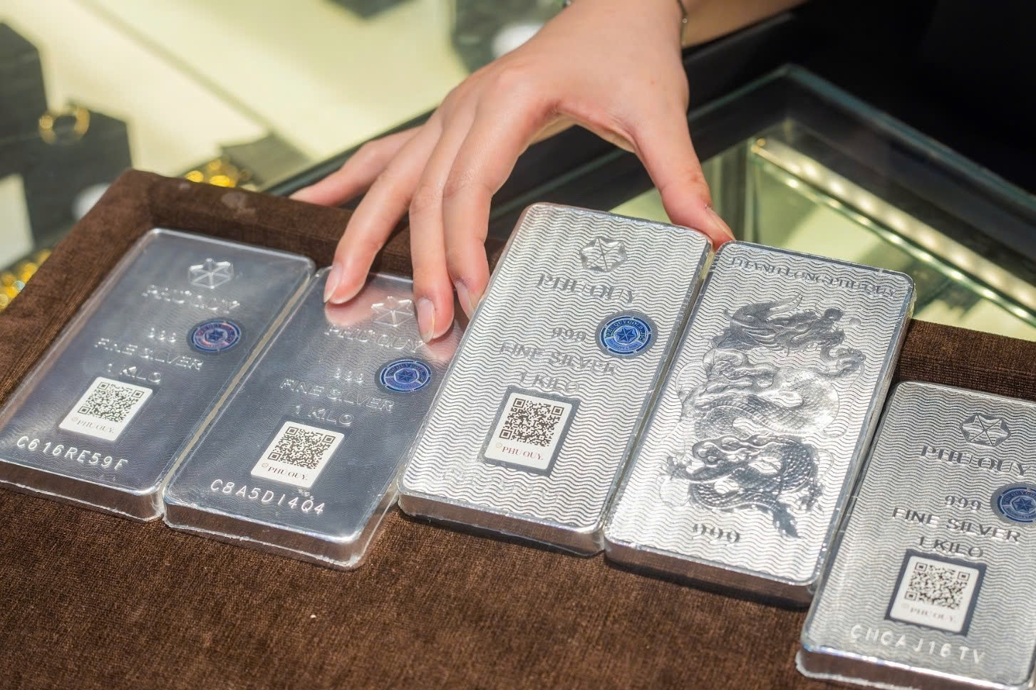 Giá bạc hôm nay tăng nhẹ, có loại đắt thêm gần nửa triệu đồng/kg