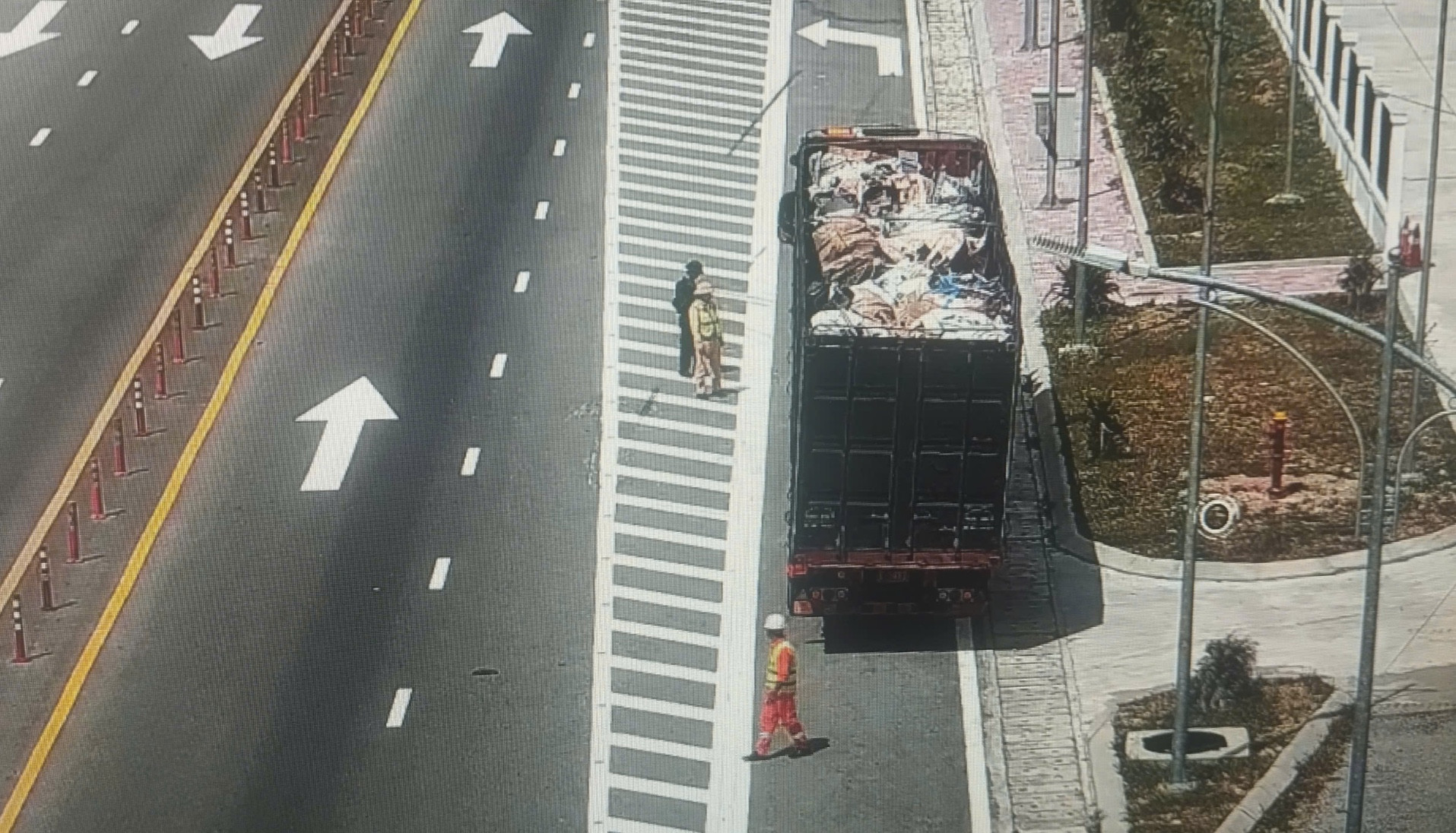 Kiểm tra phương tiện ở hầm Núi Vung.jpg