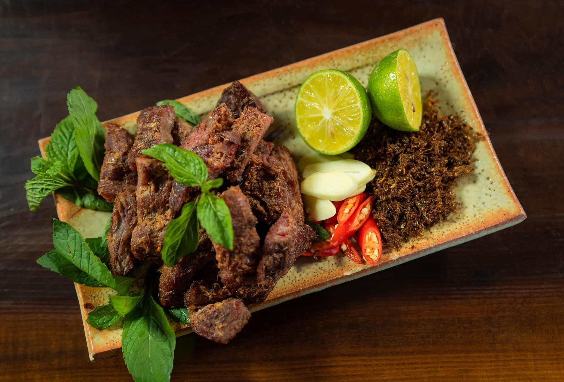 Thịt bò để kiến bu kín, đốt càng nhiều ăn càng ngon là đặc sản ở đâu Việt Nam?