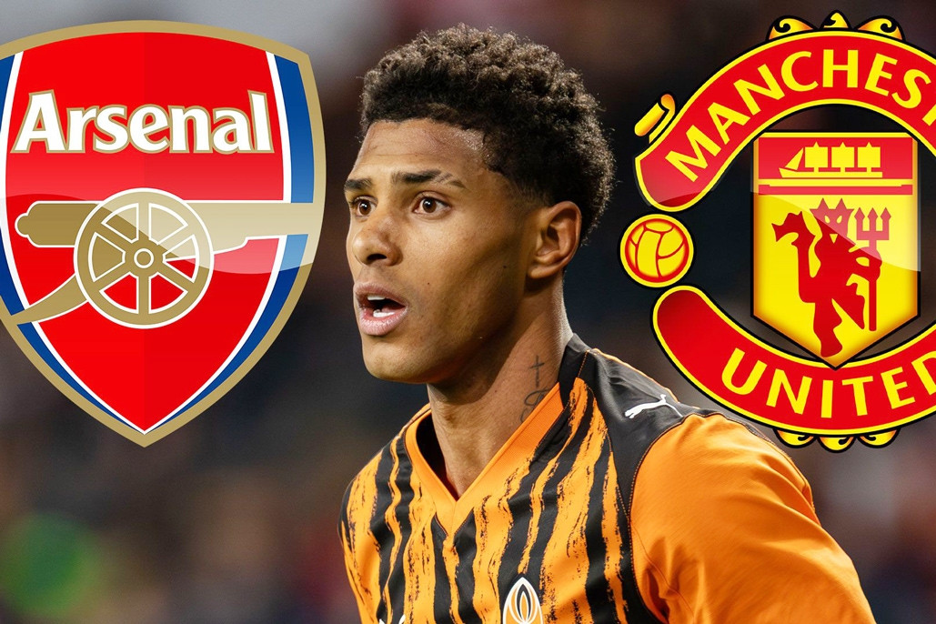 Tiền đạo lập hat-trick khiến MU và Arsenal mê mẩn